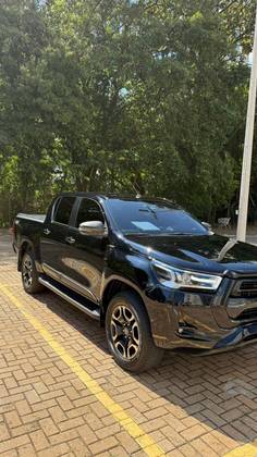 TOYOTA HILUX 2.8 D-4D TURBO DIESEL CD SRX 4X4 AUTOMÁTICO TOYOTA HILUX 2.8 D-4D TURBO DIESEL CD SRX 4X4 AUTOMÁTICO